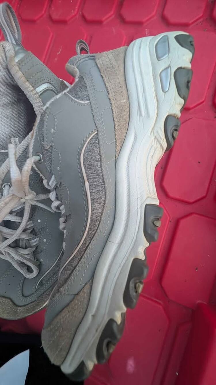 Skechers Sneakers Size 8 Womans